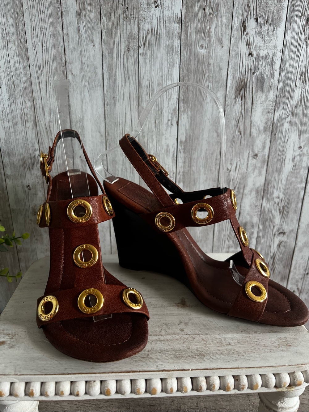 Tory Burch Kathryn Brown Leather Wedge Sandals Gold Grommet Accents Size 7